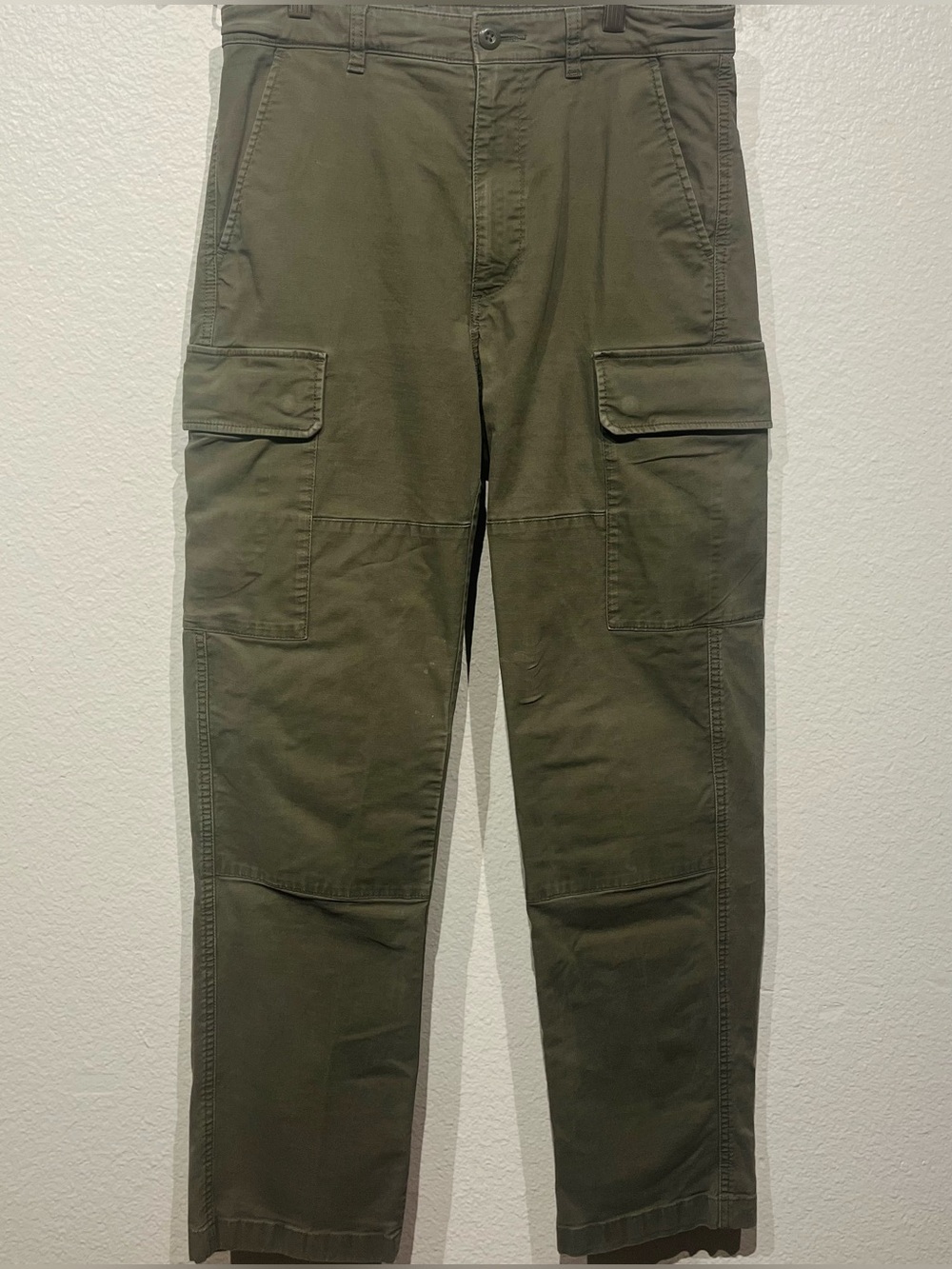 Uniqlo Olive Green Cargo Pants with Utility Pockets - Size S (Men’s)
